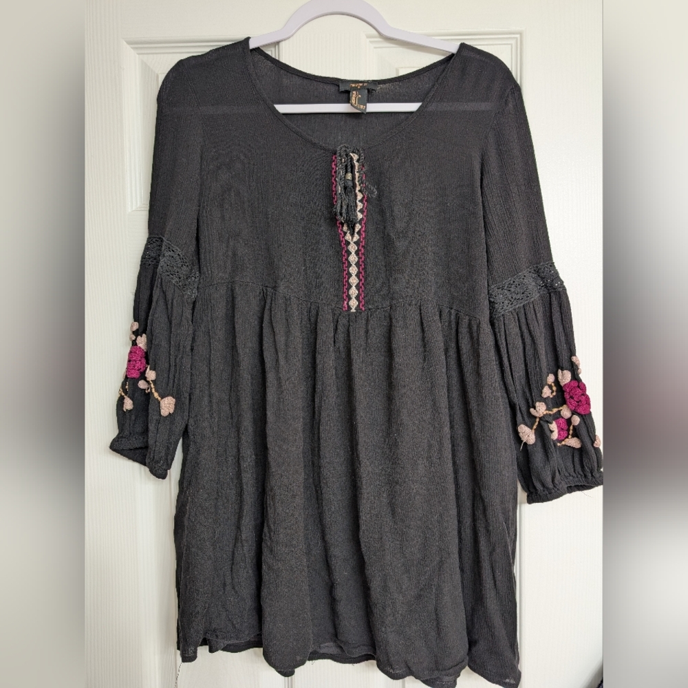 Forever 21 black embroidered boho dress- puffy sleeves and Embroidered Floral